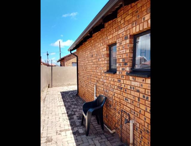 2 BEDROOM PROPERTY TO RENT IN PROTEA GLEN